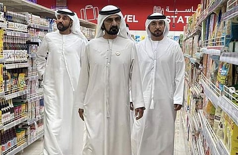 ദുബായ് ഭരണാധികാരി ലോക്കൽ ഹൈപ്പർമാർക്കറ്റിൽ/ ചിത്രം ട്വിറ്റർ