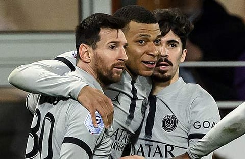 ഗോൾ നേട്ടമാഘോഷിക്കുന്ന മെസിയും എംബാപ്പെയും/ എഎഫ്പി