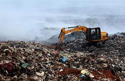 ബ്രഹ്മപുരത്ത് തീ അണയ്ക്കാനുള്ള ശ്രമം , ഫയല് ചിത്രം