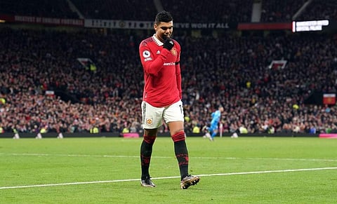 ചുവപ്പ് കാർഡ് കണ്ട് പുറത്ത് പോകുന്ന കാസെമിറോ/ ട്വിറ്റർ