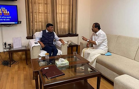 കേന്ദ്ര ആരോഗ്യമന്ത്രി മന്സുഖ് മാണ്ഡവ്യയുമായി വി മുരളീധരന് കൂടിക്കാഴ്ച നടത്തുന്നു/ഫെയ്സ്ബുക്ക്