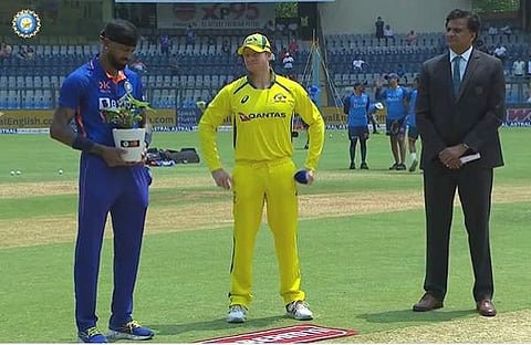 ഇന്ത്യ- ഓസ്ട്രേലിയ മത്സരത്തിലെ ടോസിനിടെ/ image credit: BCCI