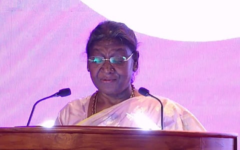 കുടുംബശ്രീയുടെ രജതജൂബിലി ആഘോഷം ഉദ്ഘാടനം ചെയ്യുന്ന രാഷ്ട്രപതി