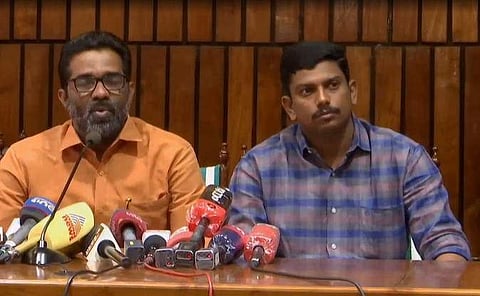 എച്ച് സലാമും സച്ചിന്ദേവും മാധ്യമങ്ങളെ കാണുന്നു, സ്ക്രീന്ഷോട്ട്