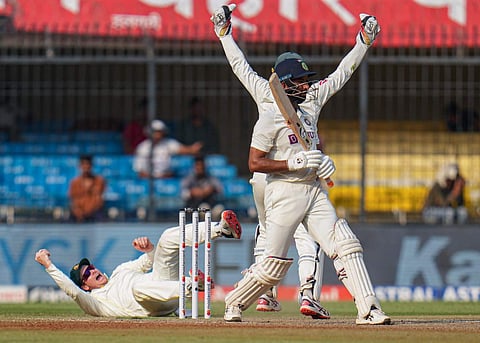 പൂജാരയുടെ ക്യാച്ചെടുക്കുന്ന സ്മിത്ത്/ പിടിഐ