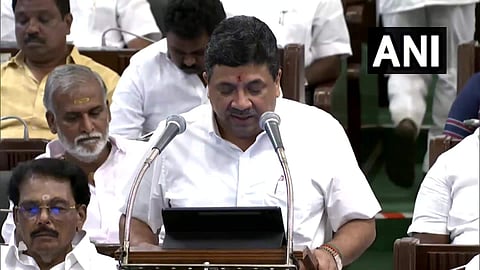 തമിഴ്നാട് ധനമന്ത്രി പി ത്യാഗരാജന് ബജറ്റ് അവതരിപ്പിക്കുന്നു