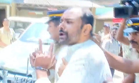 പ്രതിയെ ആശുപത്രിയിലേക്ക് കൊണ്ടുപോകുന്ന ടെലിവിഷന് ദൃശ്യം