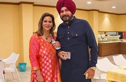 ഭാര്യ നവജ്യോത് കൗറിനൊപ്പം നവജ്യോത് സിങ് സിദ്ദു