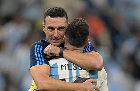 മെസിയെ അഭിനന്ദിക്കുന്ന സ്കലോണി, ട്വിറ്റര്