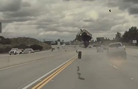 ടയര് തട്ടി കാര് ഉയര്ന്നുപൊങ്ങുന്ന ദൃശ്യം