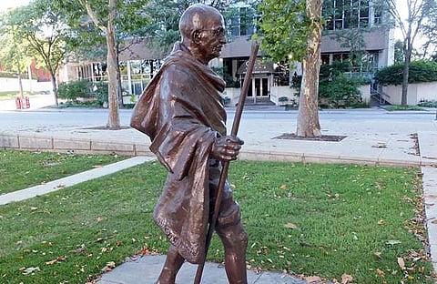 കാനഡയിലെ ഗാന്ധി പ്രതികമൡലൊന്ന്/ട്വിറ്റര്