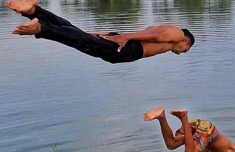 കേരള പൊലീസ് ഫെയ്സ്ബുക്കില് പങ്കുവെച്ച ചിത്രം