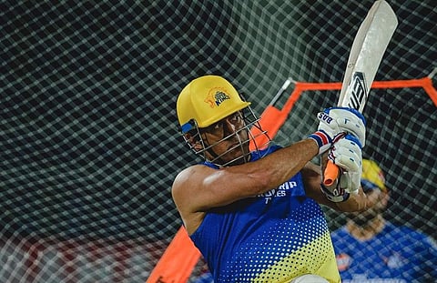 ധോനി പരിശീലനത്തിൽ/ ട്വിറ്റർ