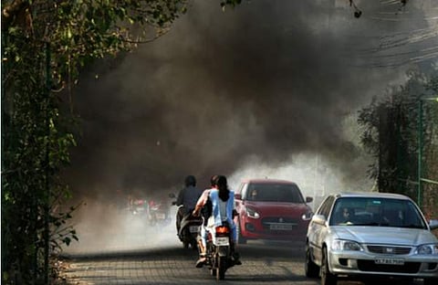 പുക മൂടിയ കൊച്ചി നഗരം/ എക്സ്പ്രസ് ചിത്രം