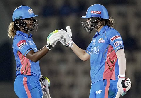 ഹെയ്ലി മാത്യൂസ്- നാറ്റ് സിവർ സഖ്യം ബാറ്റിങിനിടെ/ പിടിഐ