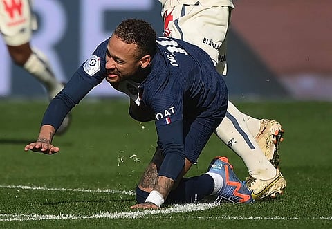 മത്സരത്തിനിടെ പരിക്കേറ്റ് വീഴുന്ന നെയ്മർ/ എഎഫ്പി