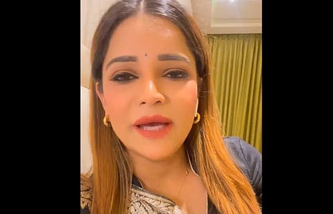 അർച്ചന ഗൗതം, ഫെയ്സ്ബുക്ക്