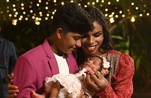 കുഞ്ഞിനൊപ്പം സഹദും സിയയും/ എക്സ്പ്രസ് ചിത്രം