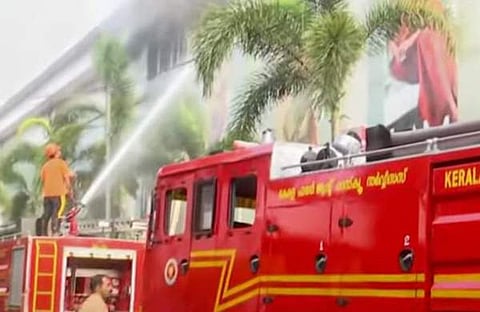 കോഴിക്കോട് തീപിടിത്തം/ ചിത്രം ടെലിവിഷൻ സ്ക്രീൻഷോട്ട്