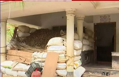 അടയ്ക്ക വ്യാപാരിയുടെ വീട്/ ചിത്രം ടെലിവിഷൻ സ്ക്രീൻഷോട്ട്