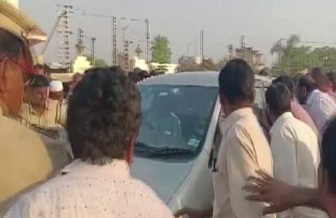 ഭാസ്കര് റെഡ്ഡിയെ സിബിഐ അറസ്റ്റു ചെയ്തുകൊണ്ടു പോകുന്നു/ എഎന്ഐ