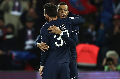 ഗോൾ നേട്ടമാഘോഷിക്കുന്ന മെസിയും എംബാപ്പെയും/ എഎഫ്പി