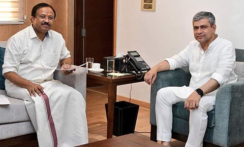 വി മുരളീധരന് ട്വിറ്ററില് പങ്കുവച്ച ചിത്രം