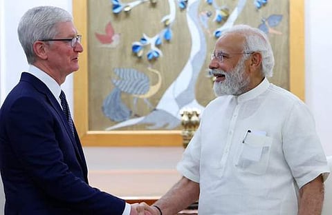 പ്രധാനമന്ത്രിയുമായി കൂടിക്കാഴ്ചയ്ക്ക് ശേഷം ടിം കുക്ക് ട്വിറ്ററിൽ പങ്കുവച്ച ചിത്രം