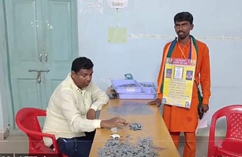 നാണയങ്ങൾക്ക് സമീപം യാങ്കപ്പ/ ചിത്രം ട്വിറ്റർ സ്ക്രീൻഷോട്ട്