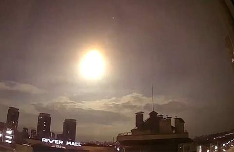 കീവിന് മുകളിൽ പ്രത്യക്ഷപ്പെട്ട വിചിത്ര വെളിച്ചം/ ചിത്രം സ്ക്രീൻഷോട്ട്