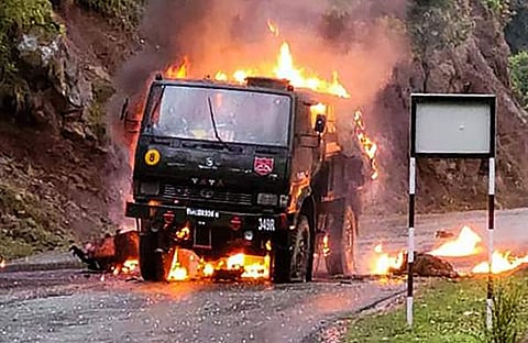 ഭീകരാക്രമണത്തിൽ ട്രക്കിന് തീപിടിച്ചപ്പോൾ, പിടിഐ