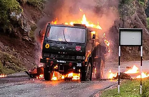 സൈനിക വാഹനത്തിന് നേർക്കുള്ള ഭീകരാക്രമണം/ പിടിഐ