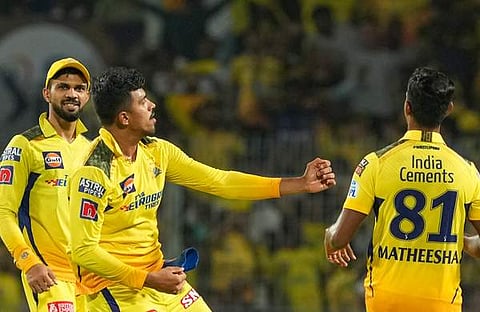 ജേസൺ റോയിനെ പുറത്താക്കിയതിന്റെ സന്തോഷം പങ്കിടുന്ന ചെന്നൈ താരങ്ങൾ, പിടിഐ