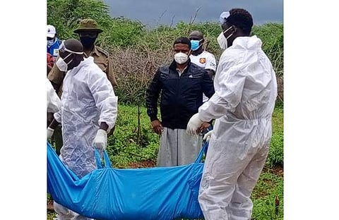കെനിയയില് മൃതദേഹങ്ങള് കണ്ടെടുക്കുന്ന ദൃശ്യം, ട്വിറ്റര്