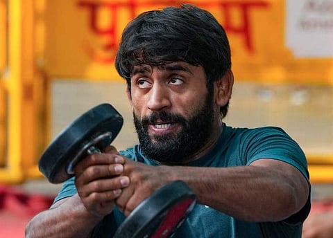 ജന്തർ മന്ദറിൽ പ്രതിഷേധം തുടരുന്നതിനൊപ്പം പരിശീലനം നടത്തുന്ന ബജ്റംഗ് പുനിയ/ പിടിഐ