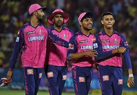 ദേവ്ദത്ത് പടിക്കൽ, ധ്രുവ് ജുറേൽ, യശസ്വി ജയ്സ്വാൾ എന്നിവർക്കൊപ്പം ആർ അശ്വിൻ/ പിടിഐ