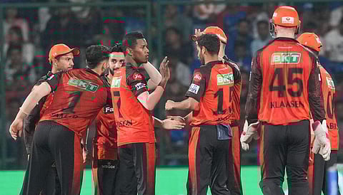 മിച്ചൽ മാർഷിന്റെ പുറത്താകൽ ആഘോഷിക്കുന്ന ഹൈദരാബാദ് താരങ്ങൾ/ പിടിഐ