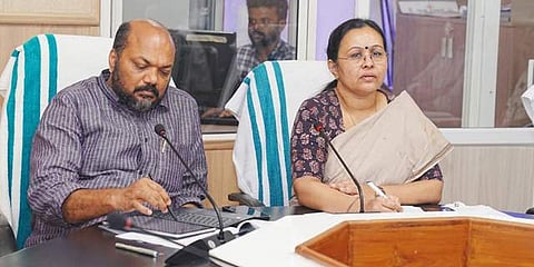 മന്ത്രിമാരുടെ യോഗത്തില്നിന്ന്