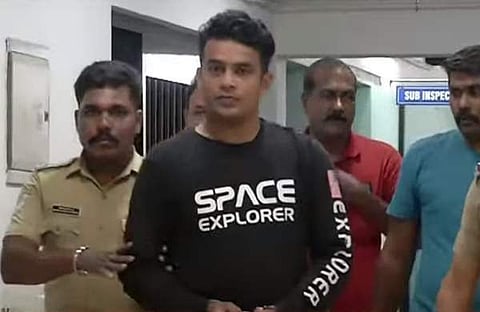 അറസ്റ്റിലായ പ്രതി സോബിന്/ ടെലിവിഷന് ചിത്രം