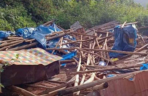 ആനയുടെ ആക്രമണത്തില് തകര്ന്ന വീട്/ ടിവി ദൃശ്യം