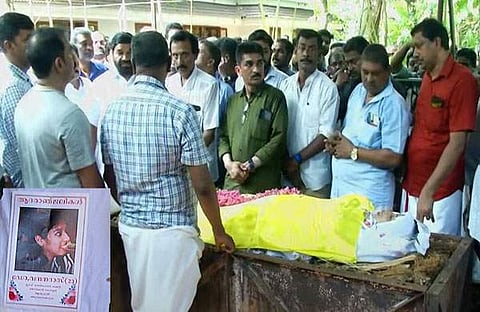 വന്ദനയുടെ മൃതദേഹം ചിതയിൽ വെച്ചപ്പോൾ/ ടിവി ദൃശ്യം