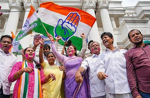 കോണ്ഗ്രസ് പ്രവര്ത്തകരുടെ ആഹ്ലാദം/ പിടിഐ