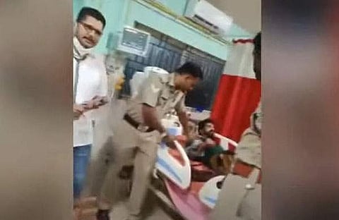 പ്രതിയെ പൊലീസ് കീഴ്പ്പെടുത്തുന്നു/ വീഡിയോ ദൃശ്യം