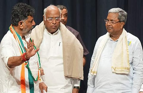 ഡികെ ശിവകുമാർ, മല്ലികാർജുൻ ഖാർഗെ, സിദ്ധരാമയ്യ എന്നിവർ/ പിടിഐ