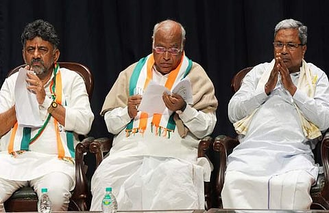 ശിവകുമാർ, മല്ലികാർജുൻ ഖാർഗെ, സിദ്ധരാമയ്യ/ പിടിഐ