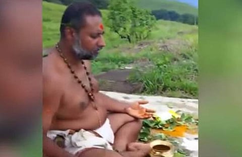 പൊന്നമ്പലമേട്ടിൽ നടന്ന പൂജ/ ടിവി ദൃശ്യം