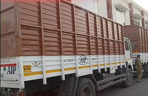 ബ്രേക്ക് ഡൗണായ ട്രക്ക്/ ട്വിറ്റര്