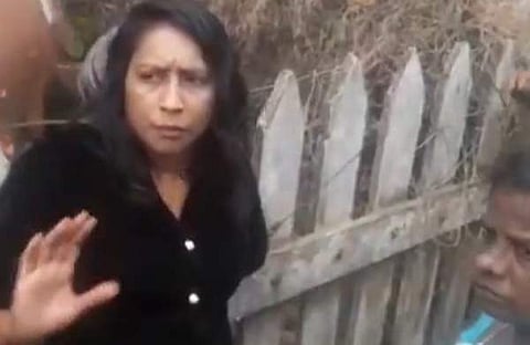 യുവതിയും നാട്ടുകാരും തമ്മിൽ തർക്കമുണ്ടായി/ ടെലിവിഷൻ ദൃശ്യം