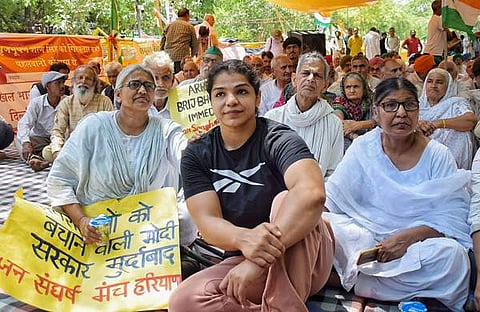 ഗുസ്തി താരം സാക്ഷി മാലിക്ക് സമരവേദിയിൽ