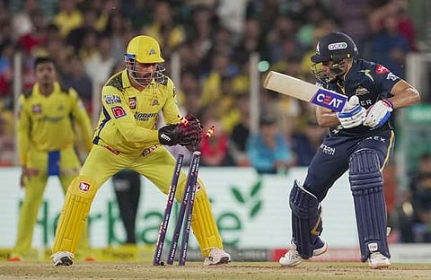 ശുഭ്മാൻ ഗില്ലിനെ സ്റ്റംപ് ചെയ്യുന്ന ധോനി/ ചിത്രം: പിടിഐ